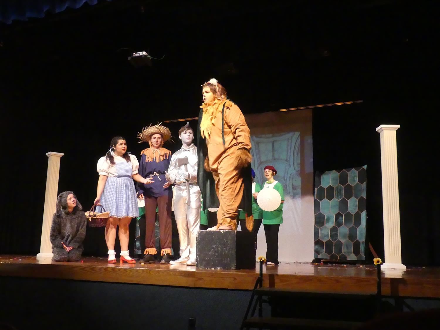 Students performing a scene from Wizard of Oz on stage Students performing a scene from Wizard of Oz on stage